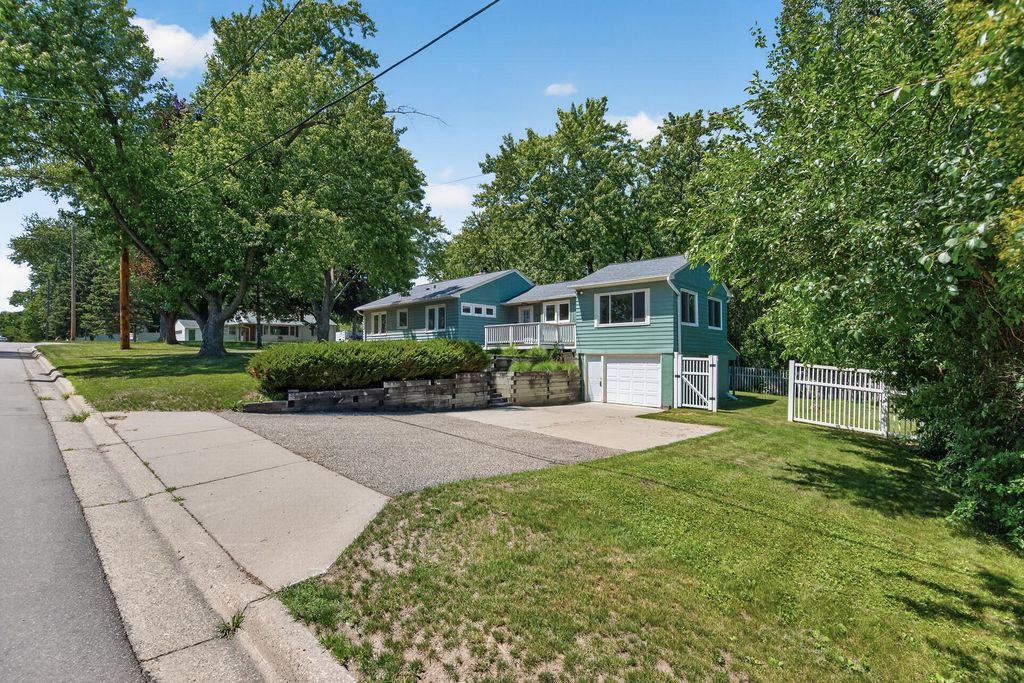4320 Culver Road, Golden Valley, MN 55422 — photo 2