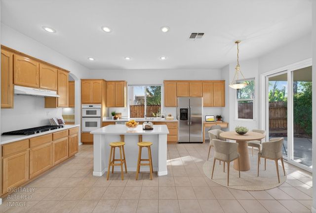 2033 Dorrington Dr, Roseville, CA 95661