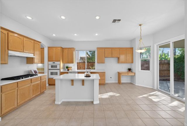 2033 Dorrington Dr, Roseville, CA 95661