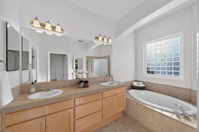 2033 Dorrington Dr, Roseville, CA 95661