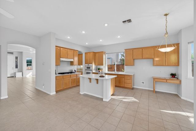 2033 Dorrington Dr, Roseville, CA 95661