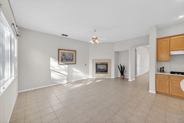 2033 Dorrington Dr, Roseville, CA 95661