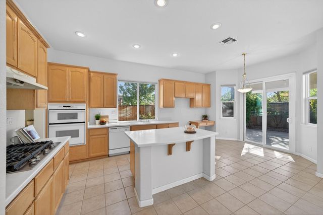 2033 Dorrington Dr, Roseville, CA 95661