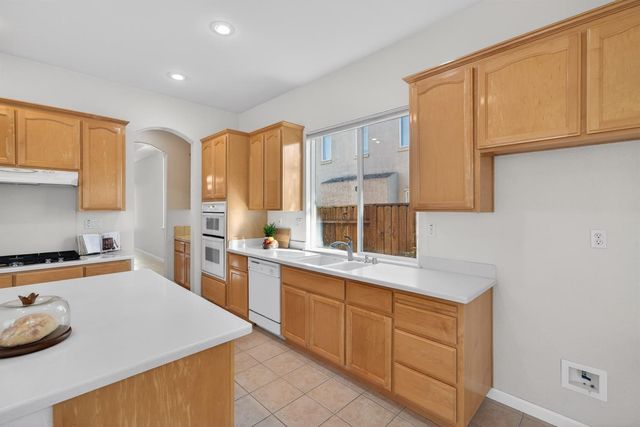 2033 Dorrington Dr, Roseville, CA 95661