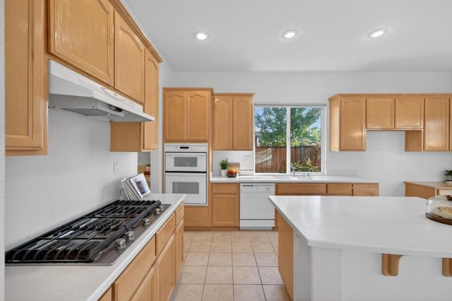 2033 Dorrington Dr, Roseville, CA 95661