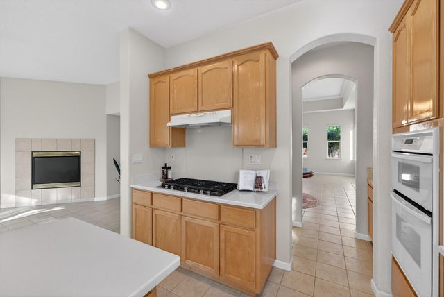 2033 Dorrington Dr, Roseville, CA 95661