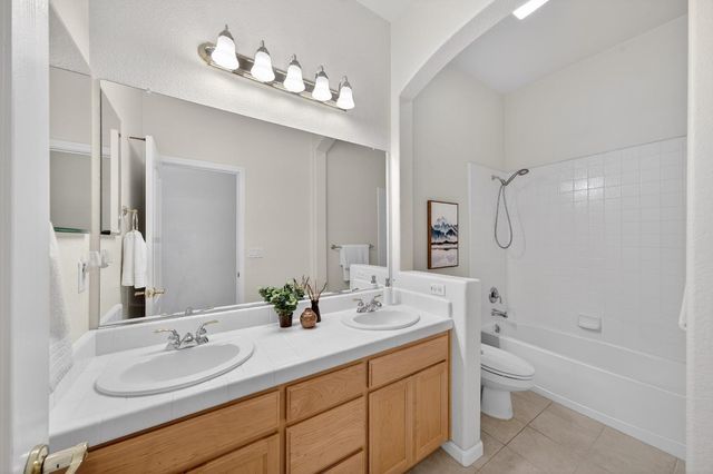 2033 Dorrington Dr, Roseville, CA 95661