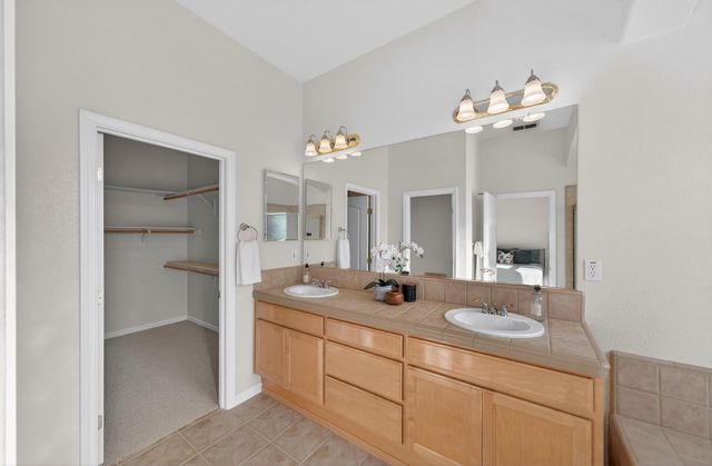 2033 Dorrington Dr, Roseville, CA 95661