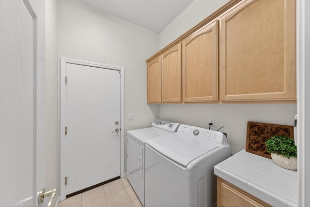 2033 Dorrington Dr, Roseville, CA 95661