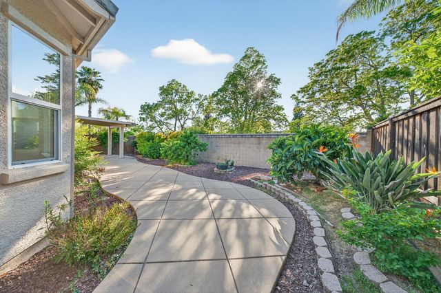 2033 Dorrington Dr, Roseville, CA 95661