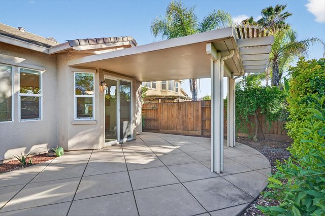 2033 Dorrington Dr, Roseville, CA 95661