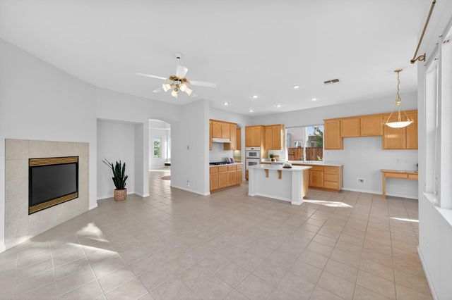 2033 Dorrington Dr, Roseville, CA 95661