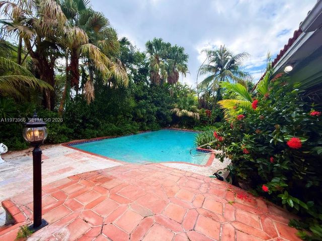 1915 Country Club Prado, Coral Gables, FL 33134