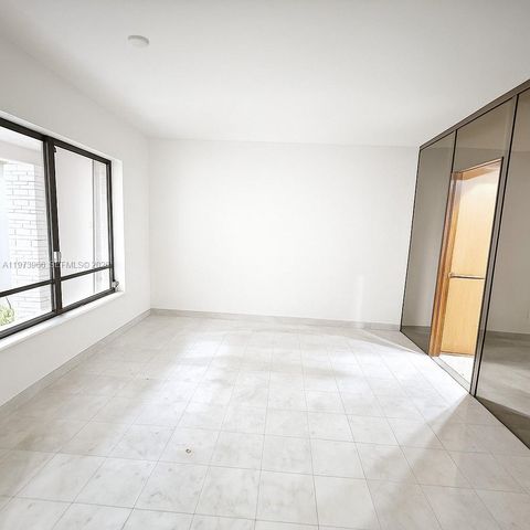 1915 Country Club Prado, Coral Gables, FL 33134