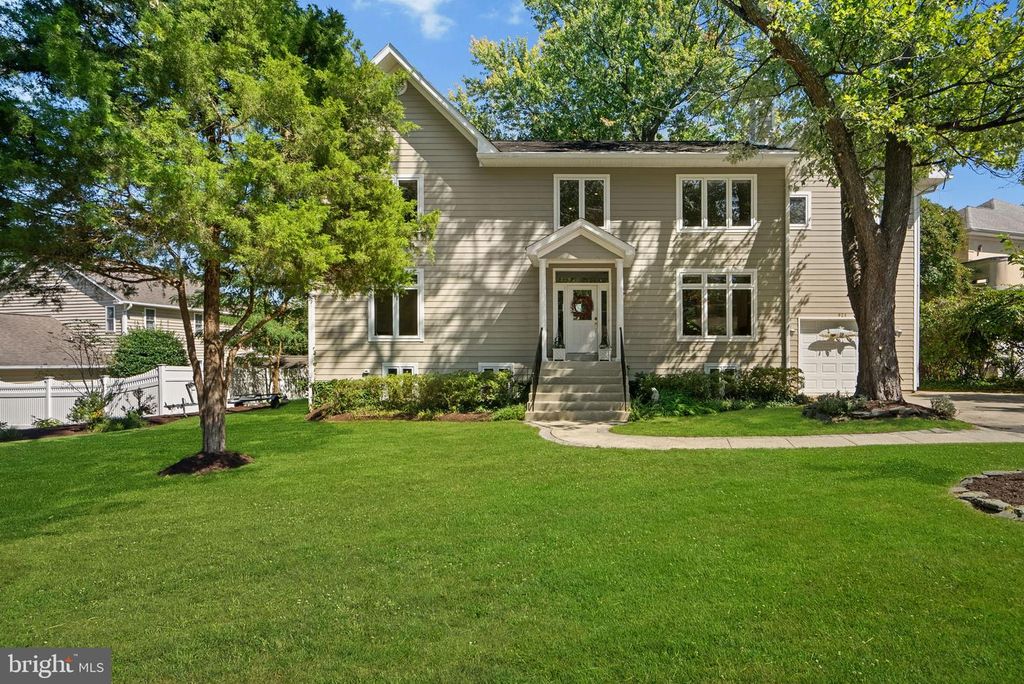 921 LAKE DR, Arnold, MD 21012