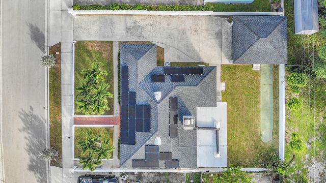 916 31ST Street, West Palm Beach, FL 33407