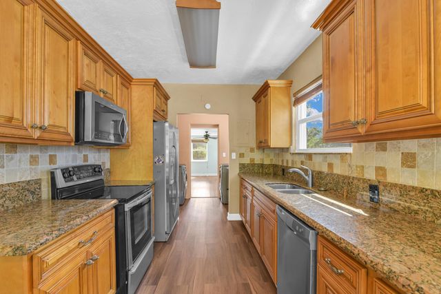 916 31ST Street, West Palm Beach, FL 33407