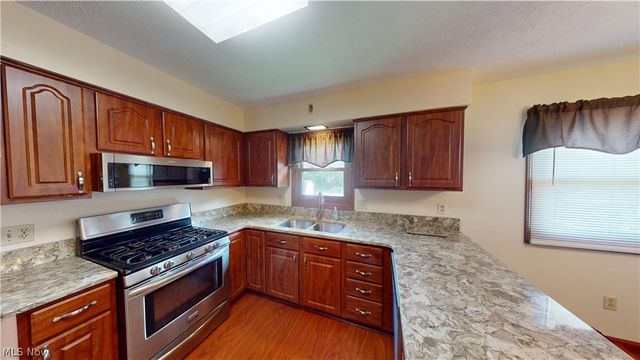 7420 Royalview Drive, Parma, OH 44129