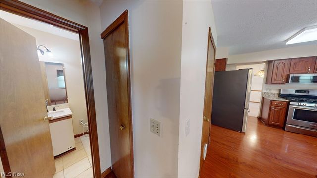 7420 Royalview Drive, Parma, OH 44129