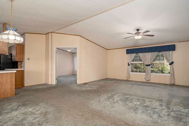 1570 S Peach Street SPC 4, Medford, OR 97501