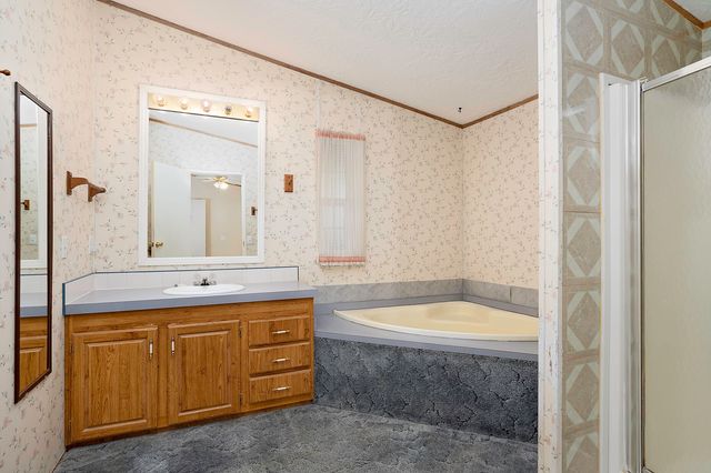 1570 S Peach Street SPC 4, Medford, OR 97501