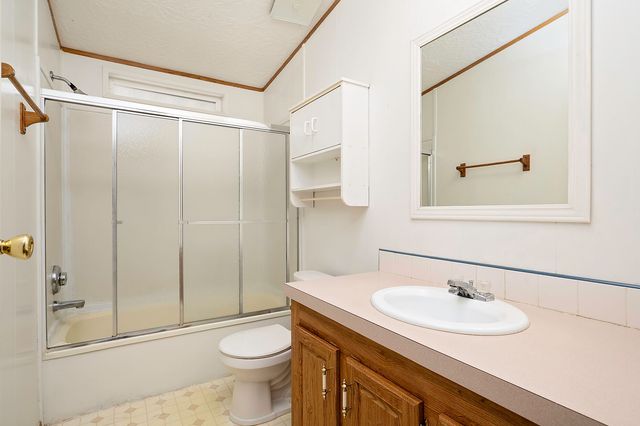 1570 S Peach Street SPC 4, Medford, OR 97501