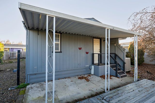 1570 S Peach Street SPC 4, Medford, OR 97501