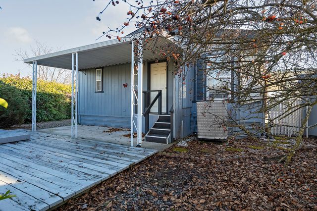 1570 S Peach Street SPC 4, Medford, OR 97501