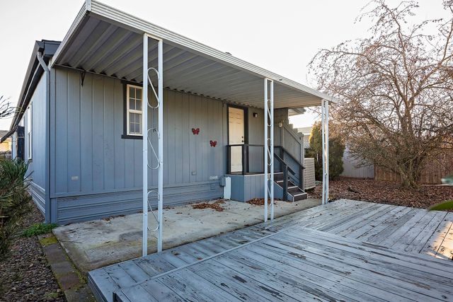 1570 S Peach Street SPC 4, Medford, OR 97501