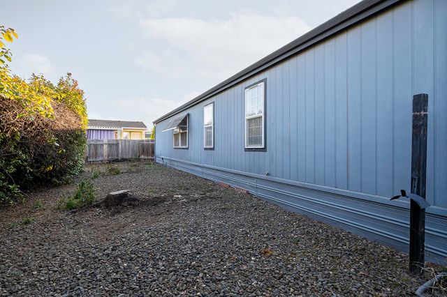 1570 S Peach Street SPC 4, Medford, OR 97501