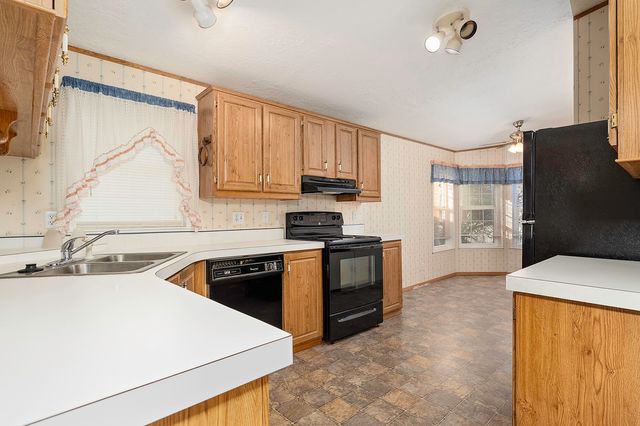 1570 S Peach Street SPC 4, Medford, OR 97501