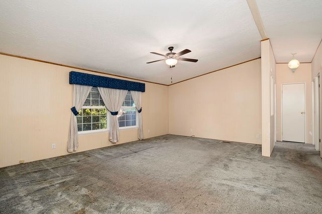 1570 S Peach Street SPC 4, Medford, OR 97501