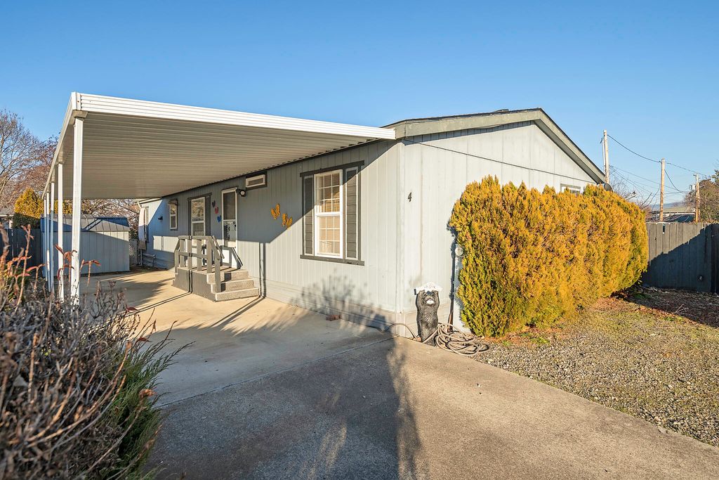 1570 S Peach Street SPC 4, Medford, OR 97501