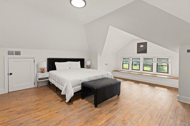 374 E Grand Boulevard 2A, Detroit, MI 48207