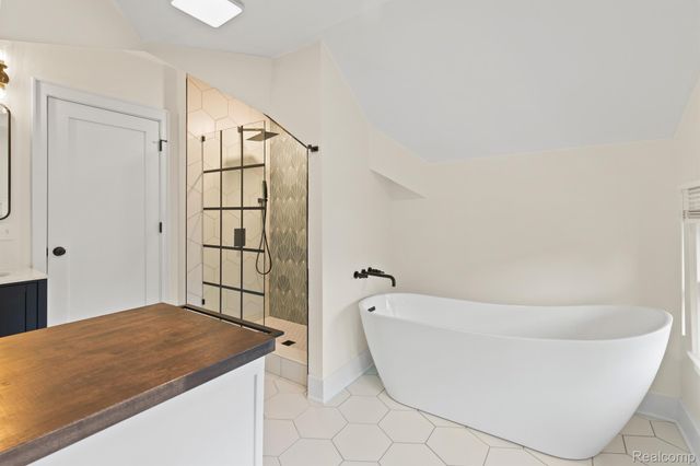 374 E Grand Boulevard 2A, Detroit, MI 48207