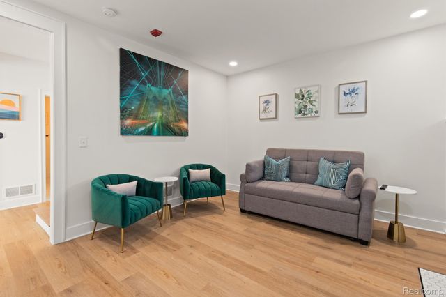 374 E Grand Boulevard 2A, Detroit, MI 48207