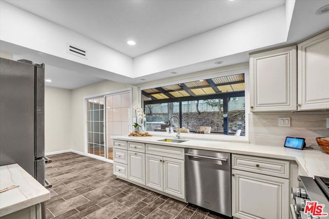 9721 Nevada Avenue, Los Angeles, CA 91311