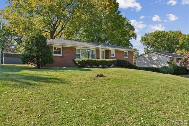 42 Dorchester Drive, Belleville, IL 62223