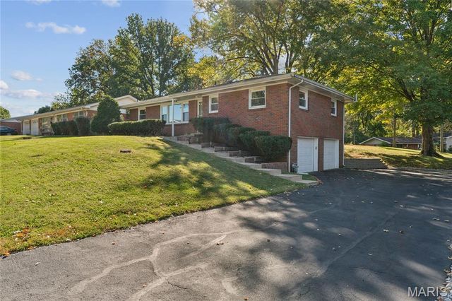42 Dorchester Drive, Belleville, IL 62223