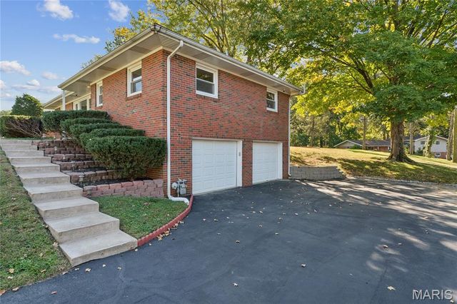 42 Dorchester Drive, Belleville, IL 62223