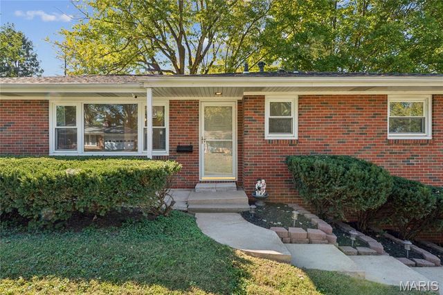 42 Dorchester Drive, Belleville, IL 62223