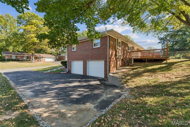 42 Dorchester Drive, Belleville, IL 62223