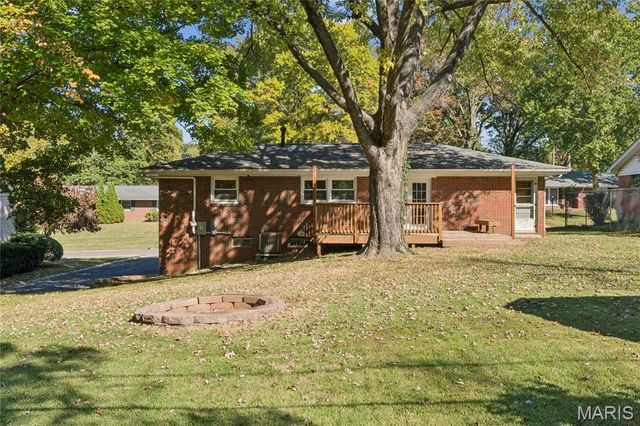 42 Dorchester Drive, Belleville, IL 62223