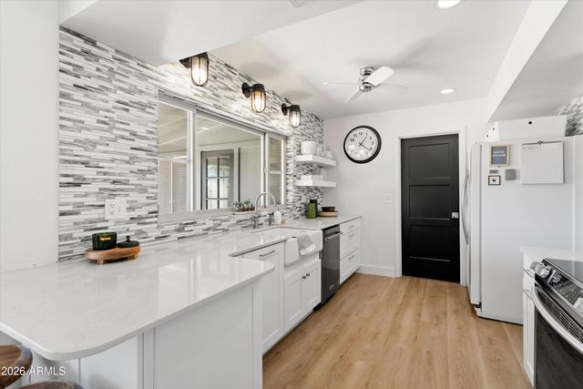 5913 W GROVERS Avenue, Glendale, AZ 85308