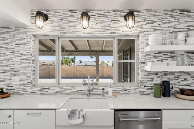 5913 W GROVERS Avenue, Glendale, AZ 85308