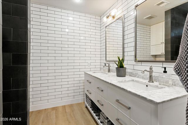 5913 W GROVERS Avenue, Glendale, AZ 85308