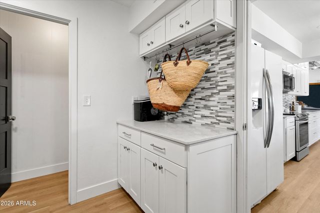 5913 W GROVERS Avenue, Glendale, AZ 85308