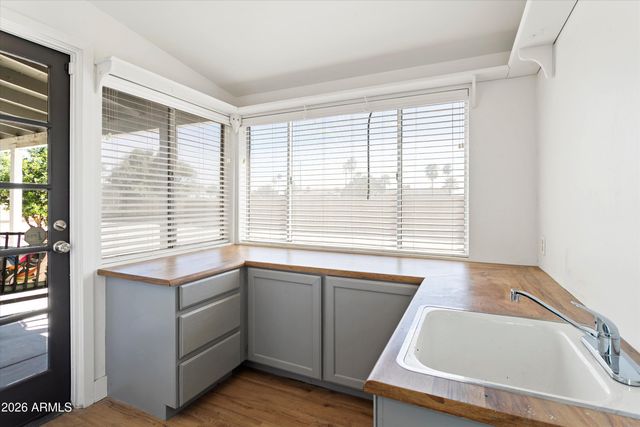 5913 W GROVERS Avenue, Glendale, AZ 85308