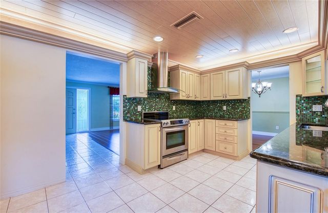 9548 141ST STREET, Seminole, FL 33776