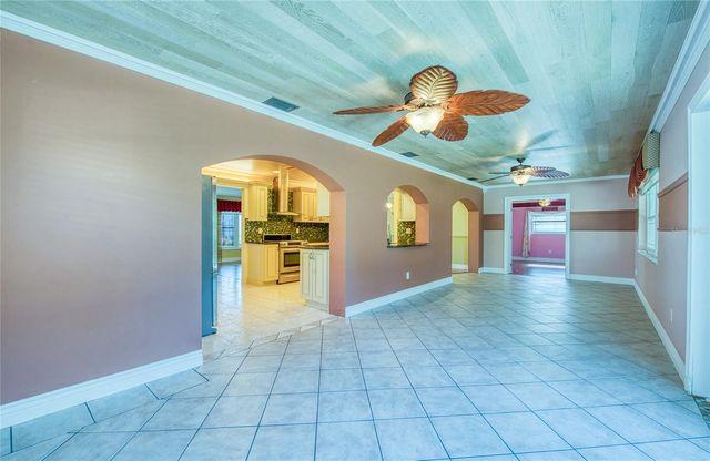 9548 141ST STREET, Seminole, FL 33776